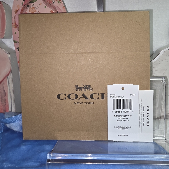 Coach Butterfly Wristlet w/Box - Picture 5 of 5